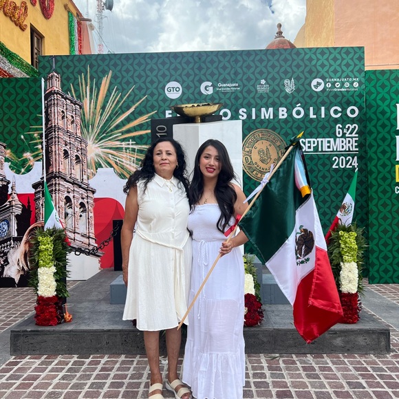 Meet your Posher, Lorena - Picture 2 of 3